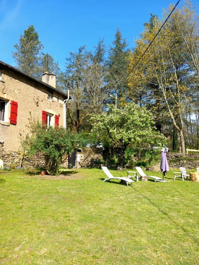 Cedres Bleus De Joany Chez Nathalie Hotell Viviez Exteriör bild